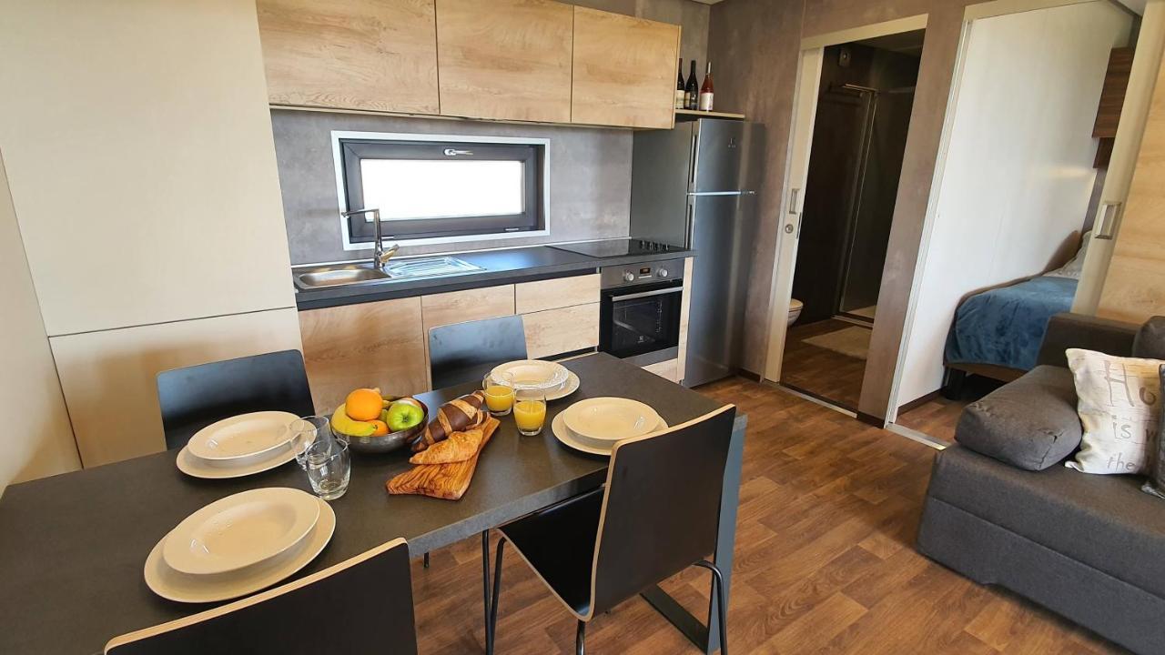 Collis Winery - Family & Friends - Mobilhome Rovinj Eksteriør billede